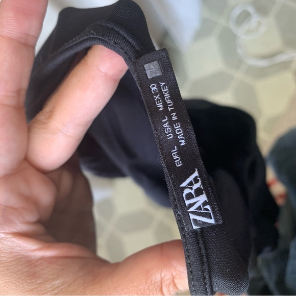 ZARA BLACK SCOOP NECK QUARTER SLEEVE BODYSUIT L - Picture 2 of 6